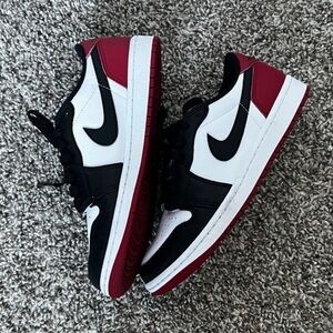 Air Jordan 1 Retro Low OG 'Black Toe' (comes with original box and extra laces)